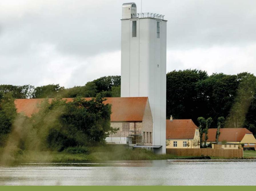 Forsiden på KulturRummets katalog for efteråret 2026 med et fotografi af Doverodde Købmandsgård